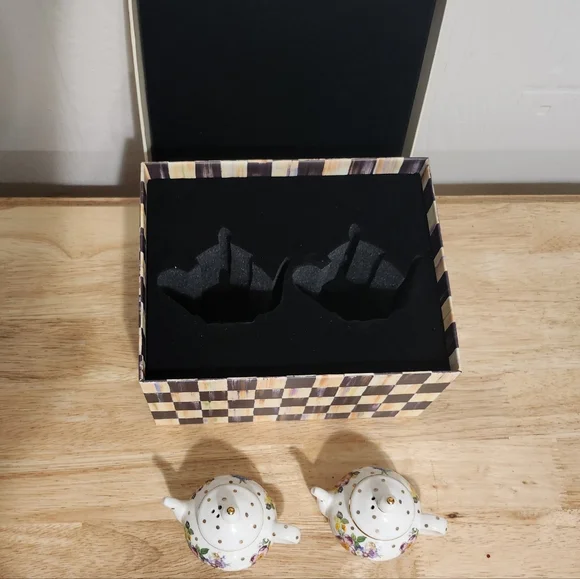 Mackenzie-Childs White Flower Market Teapot Salt & Pepper Set - Picture 6 of 8